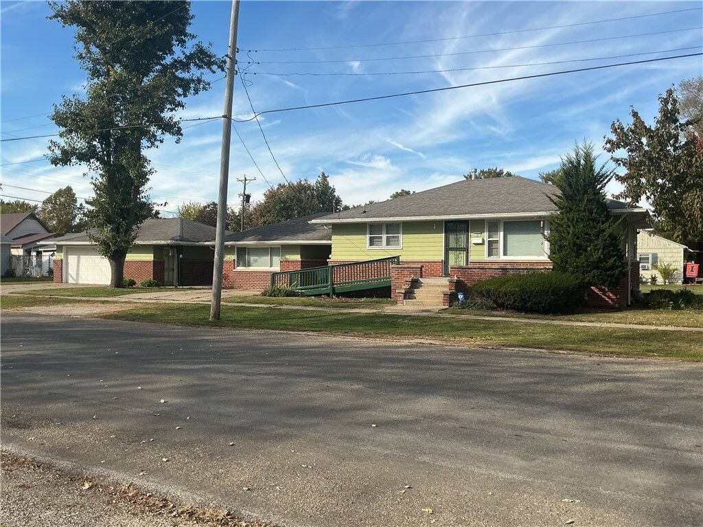 Property Photo:  102 N Kansas Avenue  IL 61832 