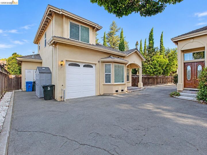 Property Photo: 35 Amherst Ct CA 94025