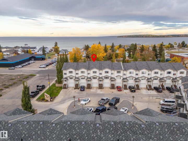 Property Photo: 1001 7 Avenue 18 AB T9M 0C4