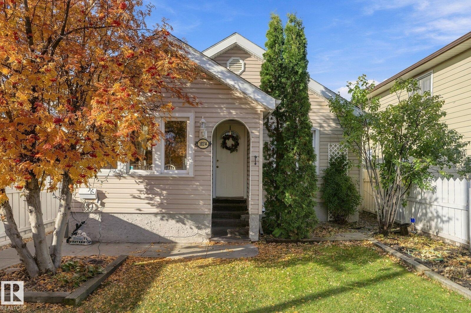 Property Photo:  10214 147 Street NW  AB T5N 3B9 