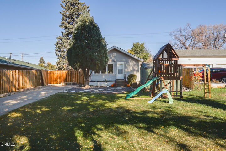Property Photo:  714 Avenue A W  ND 58501 