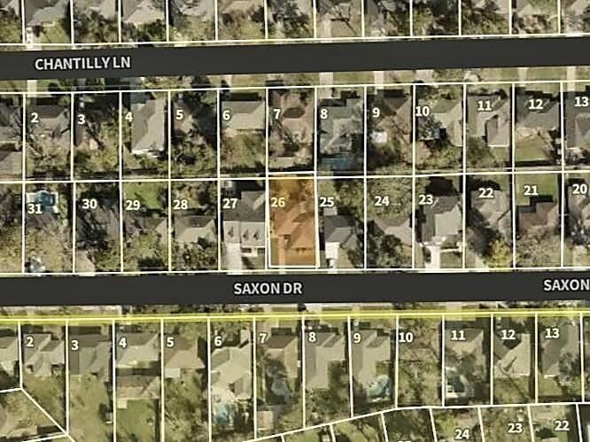 Property Photo: 2106 Saxon Drive TX 77018
