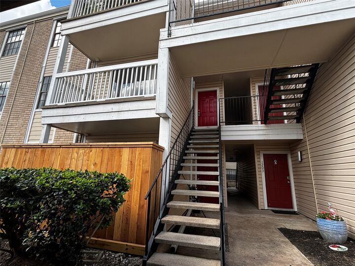 Property Photo:  2750 Holly Hall Street 1207  TX 77054 
