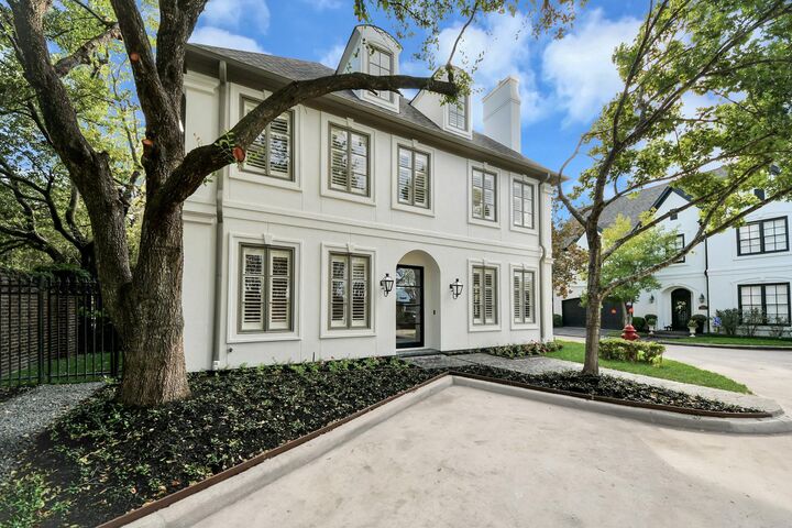 Property Photo:  5601 Jane Austen Street  TX 77005 