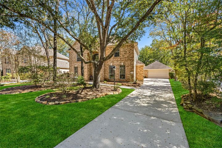 Property Photo:  136 S Goldenvine Circle  TX 77382 