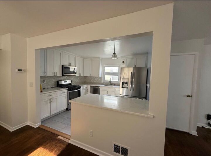Property Photo:  18 Zabriskie Ave 2  NJ 07002 