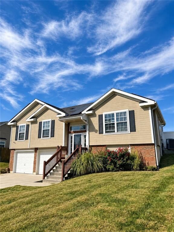 Property Photo: 1503 Emerald Way MO 64093