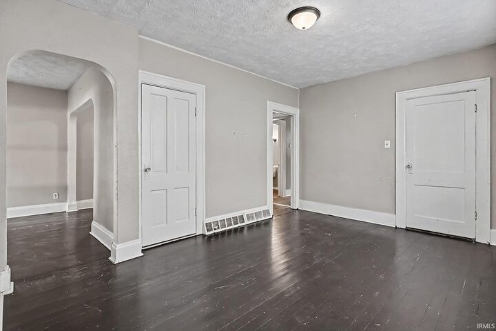 Property Photo:  1802 S Taylor Street  IN 46613-2032 
