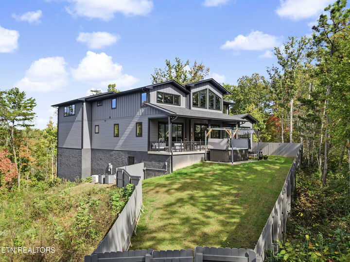 Property Photo: 1182 Johns Branch Rd TN 37738