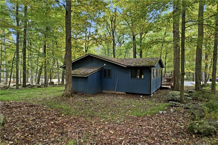 Property Photo: 1513 Locust Lane PA 18347