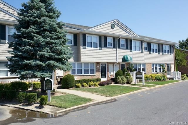 Property Photo: 1355 Roanoke Avenue 10A NY 11901