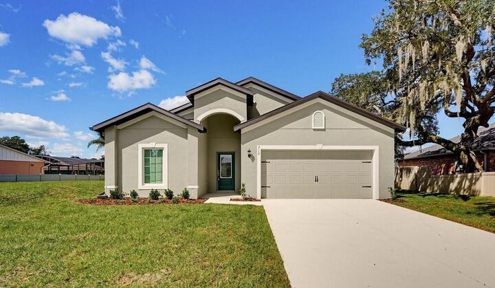 Property Photo: 712 Alderwood Avenue FL 32738