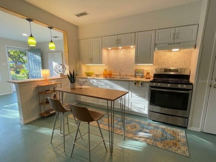Property Photo: 2401 Quincy Street S FL 33711