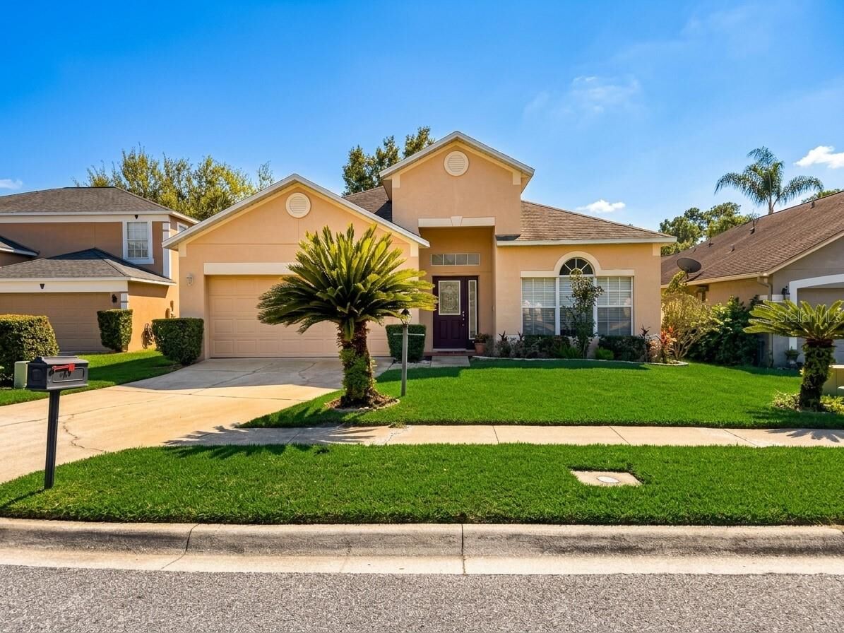 Property Photo: 919 Lewis Place FL 32750