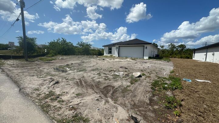 Property Photo:  13266 Drysdale Avenue  FL 33981 