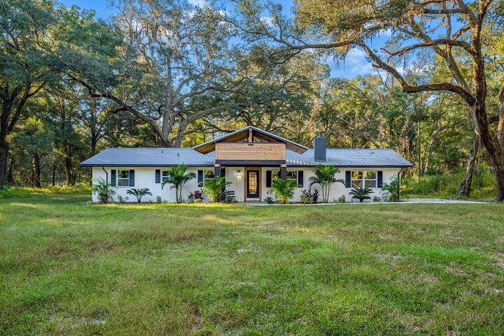 Property Photo:  7519 SE 30th Street  FL 32669 