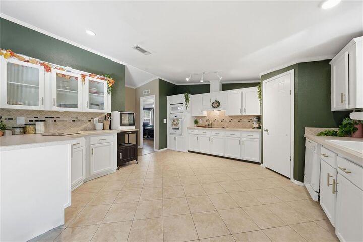 Property Photo:  40928 Bridle Path Lane  FL 34788 