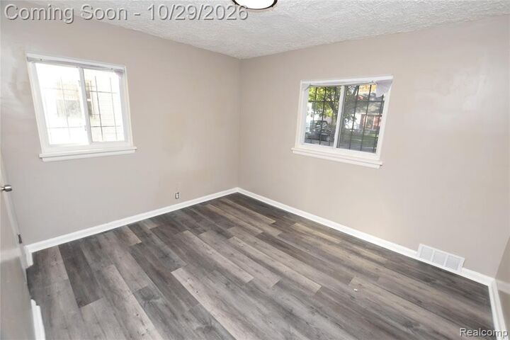 Property Photo: 5518 Winthrop Boulevard MI 48505 5137