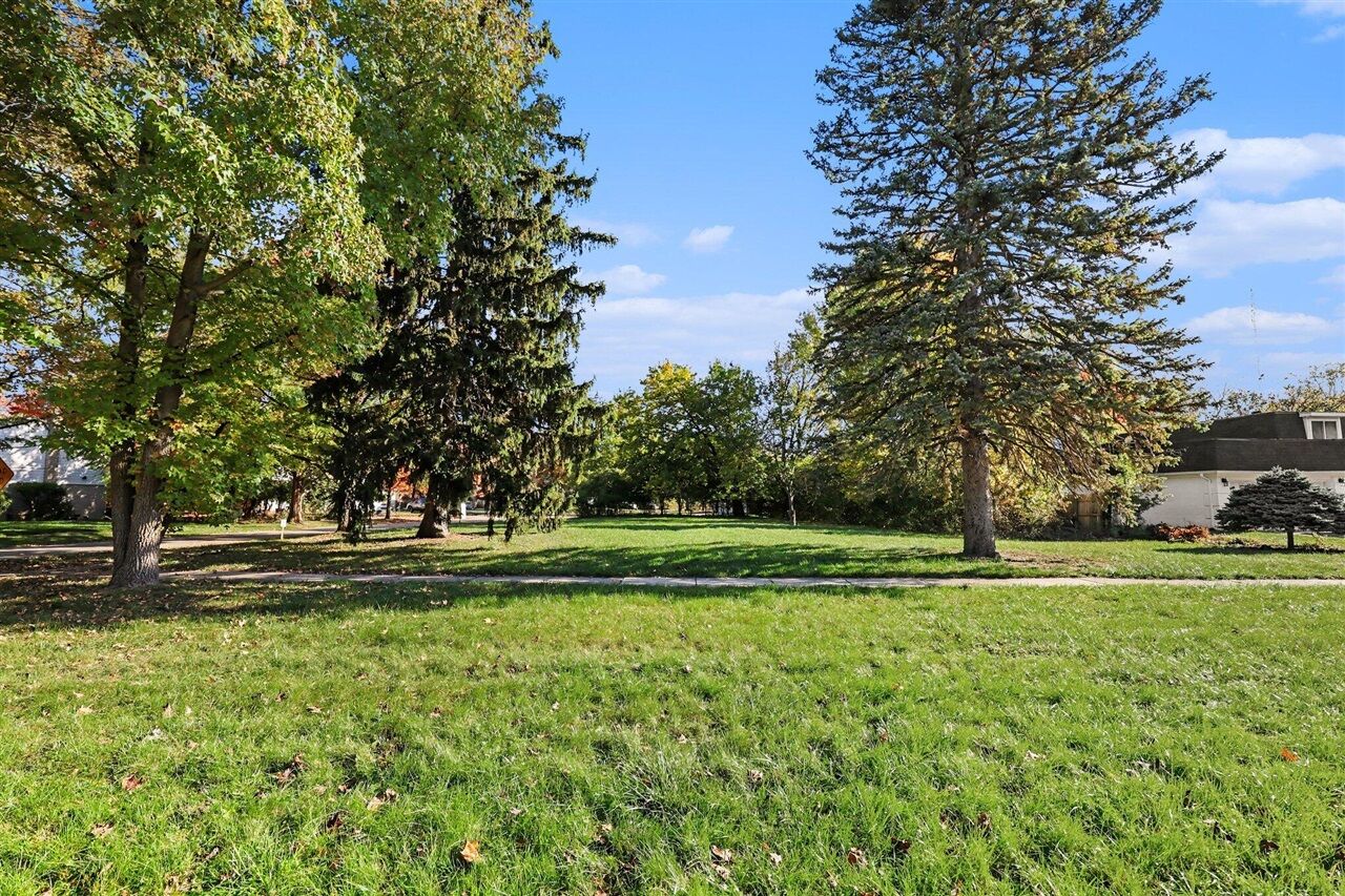 Property Photo:  26760 Lathrup Boulevard  MI 48076-4633 