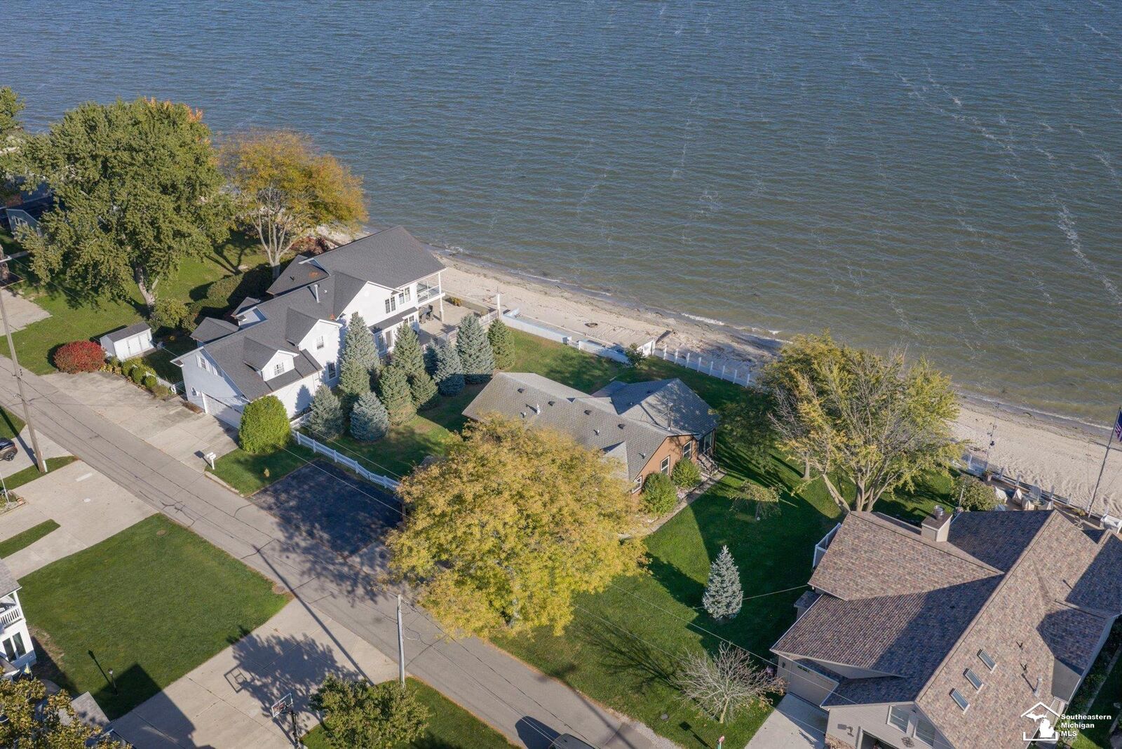 Property Photo:  13500 Venetian Drive  MI 48161 