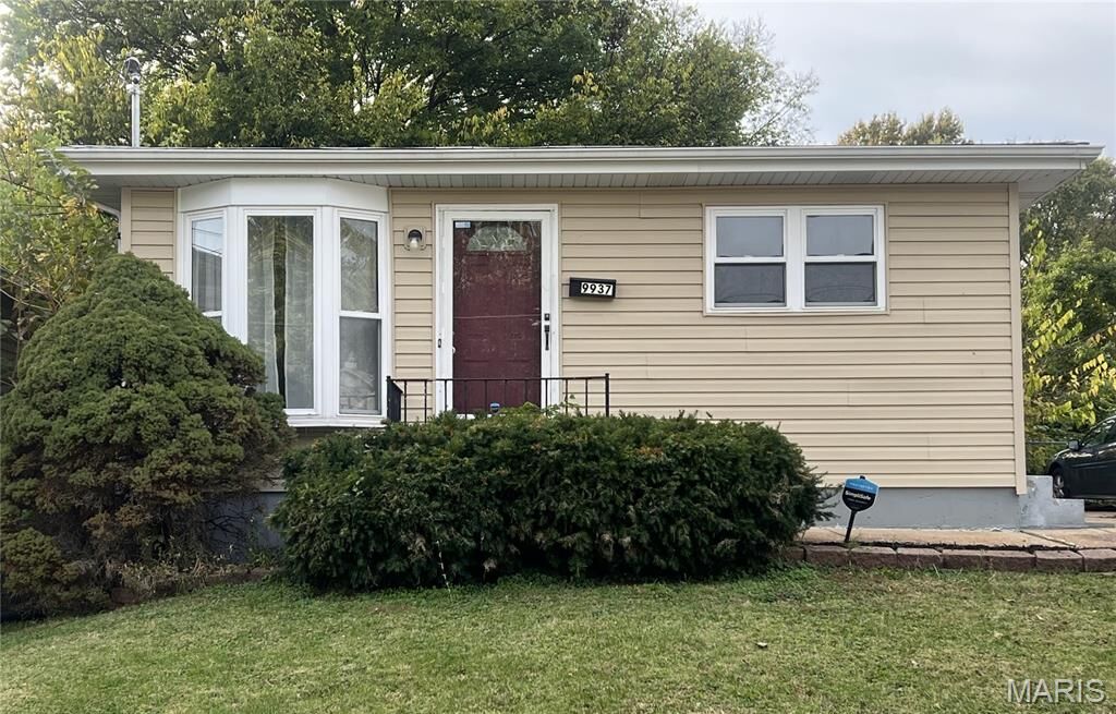 Property Photo: 9937 Brook Avenue MO 63125