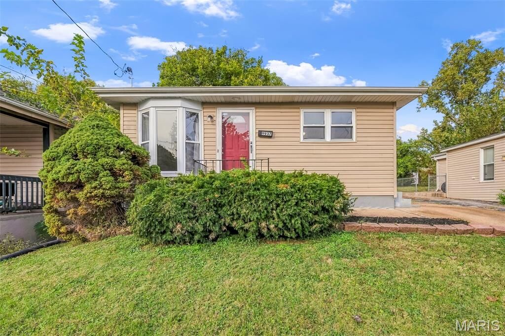 Property Photo: 9937 Brook Avenue MO 63125