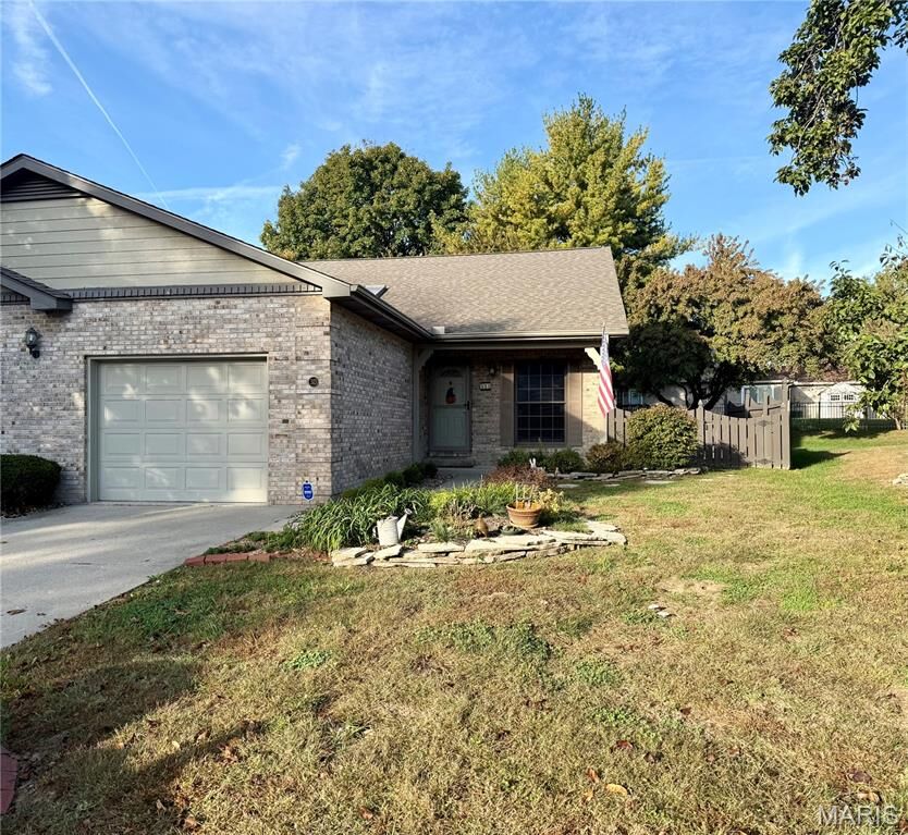 Property Photo: 313 Hickory Bend IL 62223