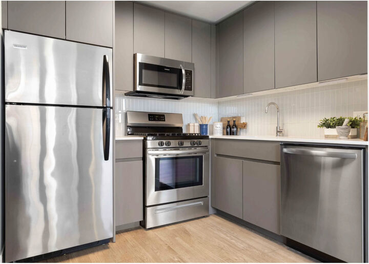 Property Photo: 420 W Belmont Avenue 21B IL 60657
