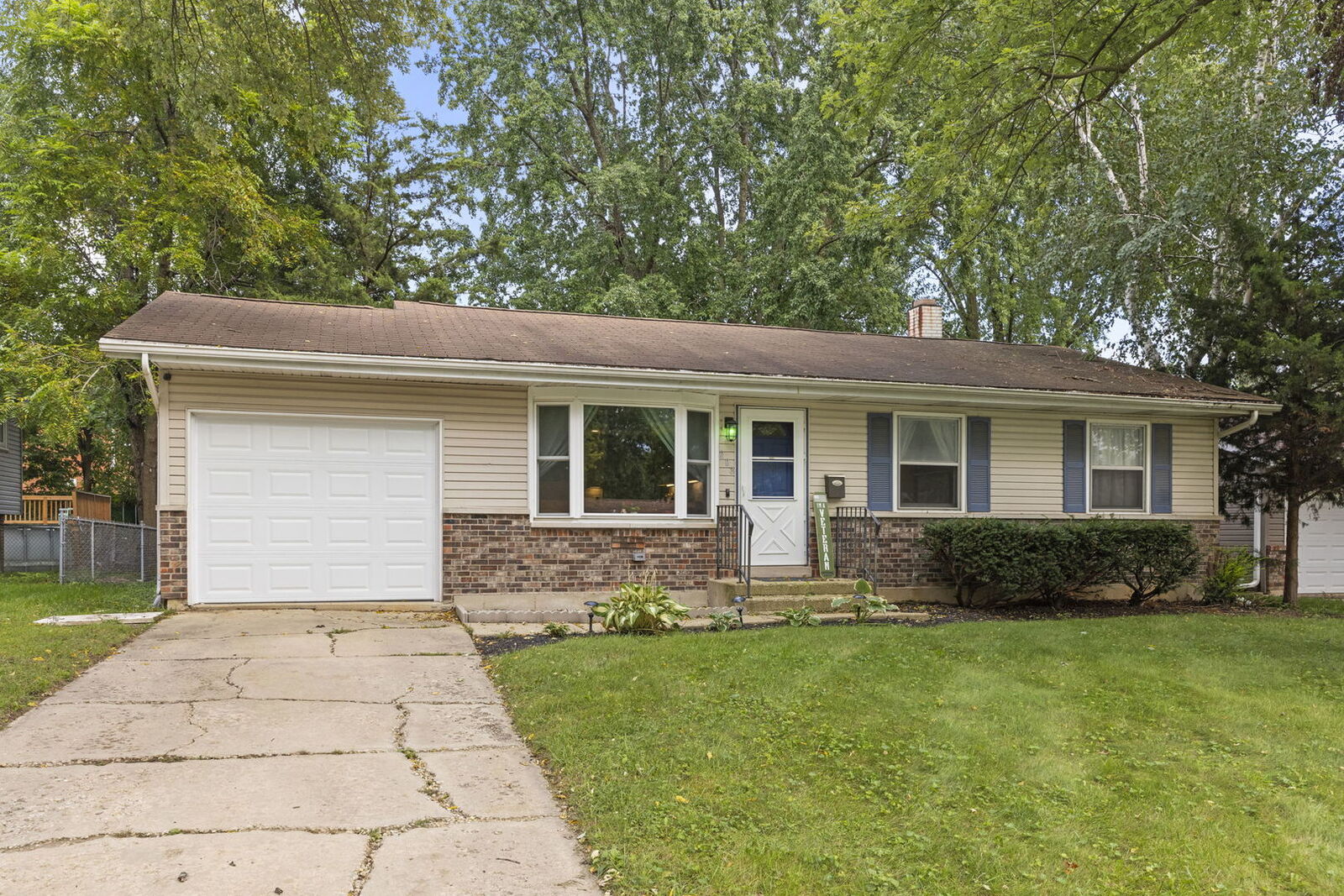 Property Photo:  203 Lilac Lane  IL 60542 