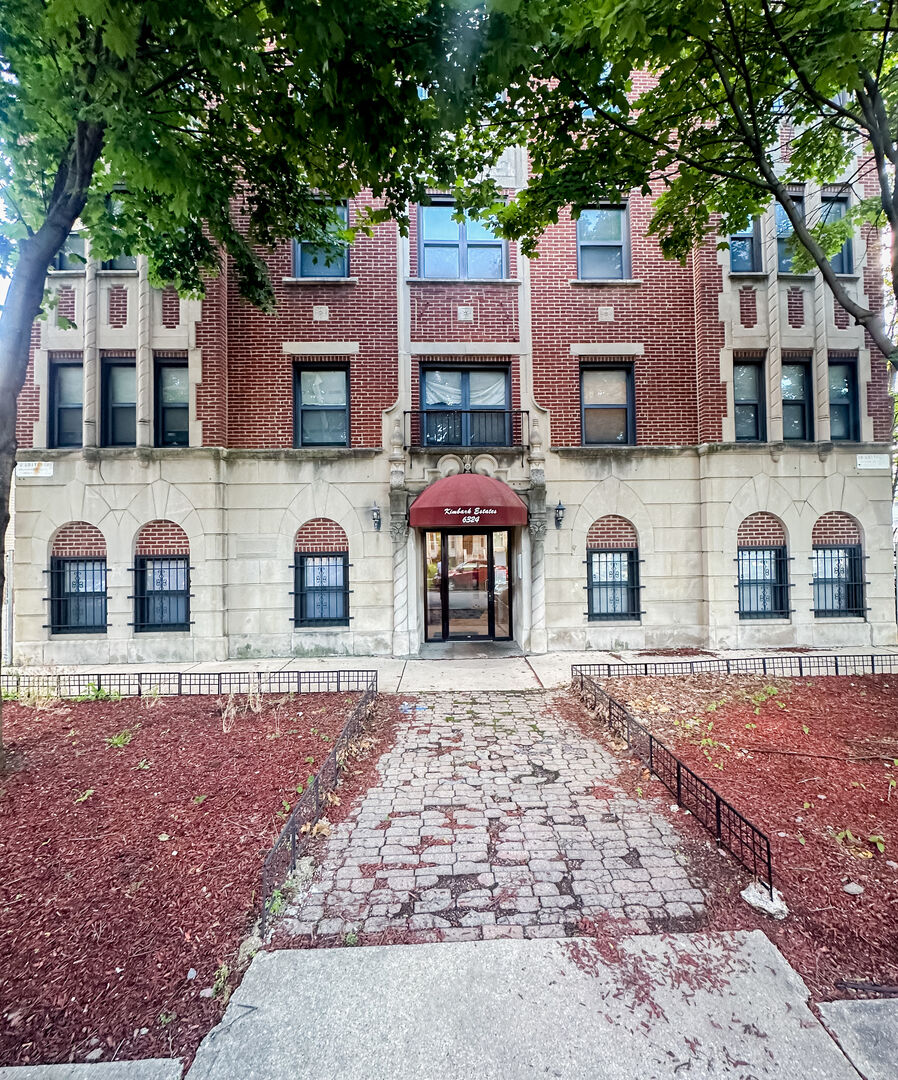 Property Photo: 6324 S Kimbark Avenue 300 IL 60637