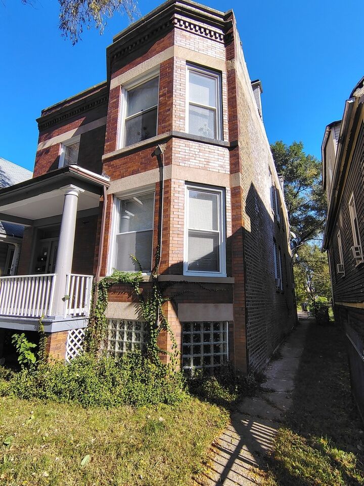 Property Photo:  7123 S Peoria Street  IL 60621 