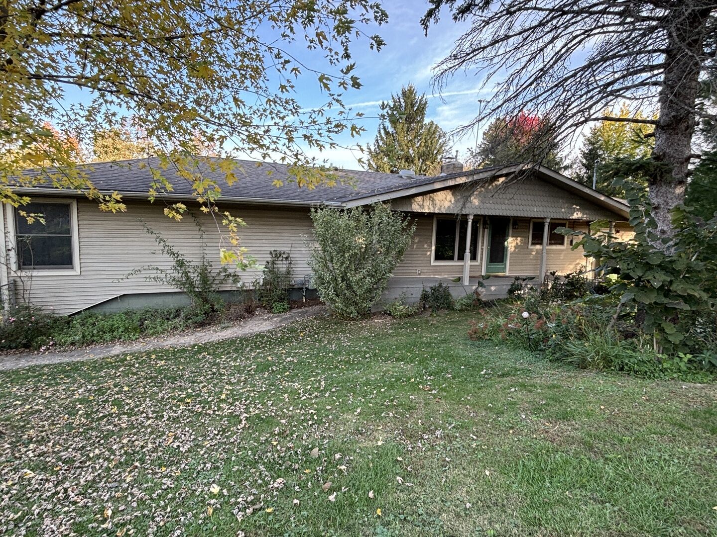 Property Photo:  250 S 14th Street  IA 52732 