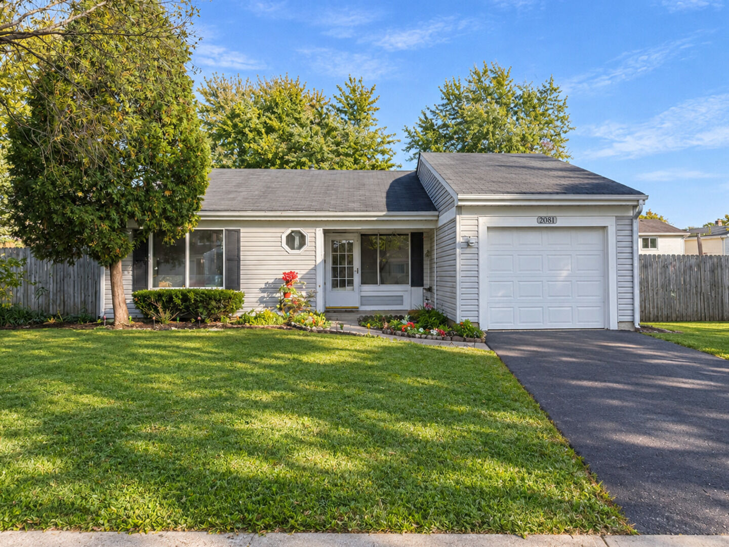 Property Photo:  2081 Oriole Lane  IL 60139 