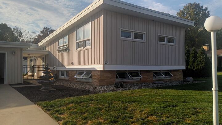 Property Photo:  1109 S Westlawn Avenue  IL 61821 