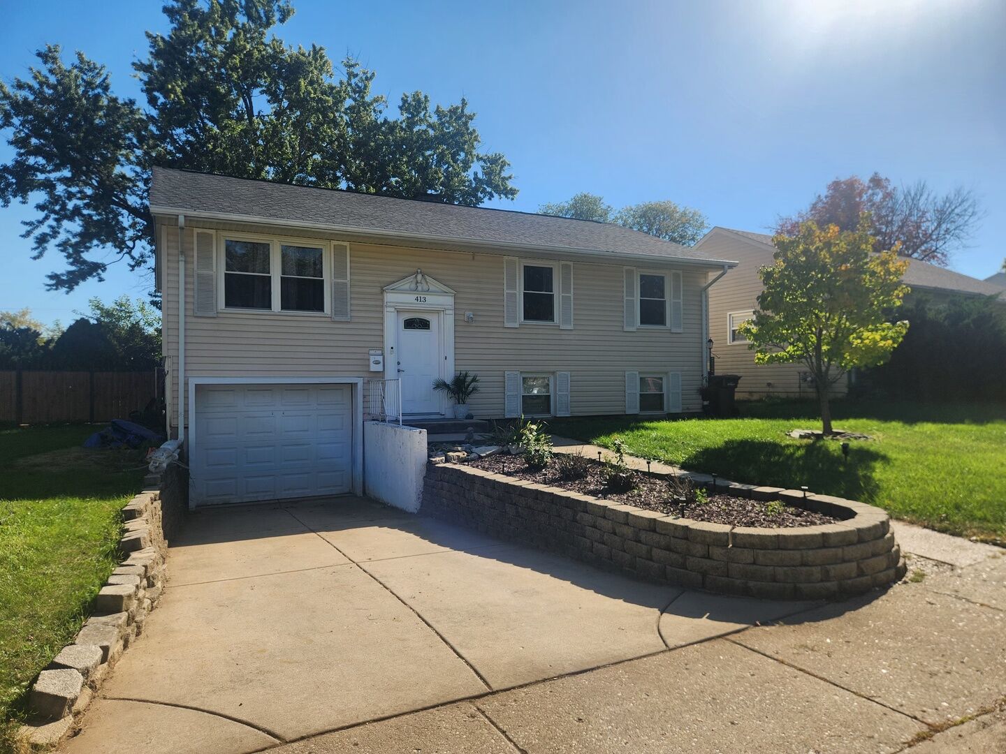 Property Photo:  413 E Fullerton Avenue  IL 60139 