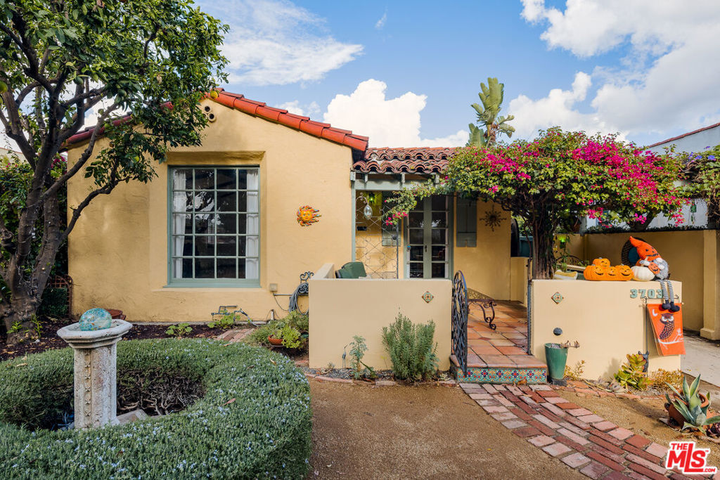 Property Photo:  3703 Edenhurst Avenue  CA 90039 