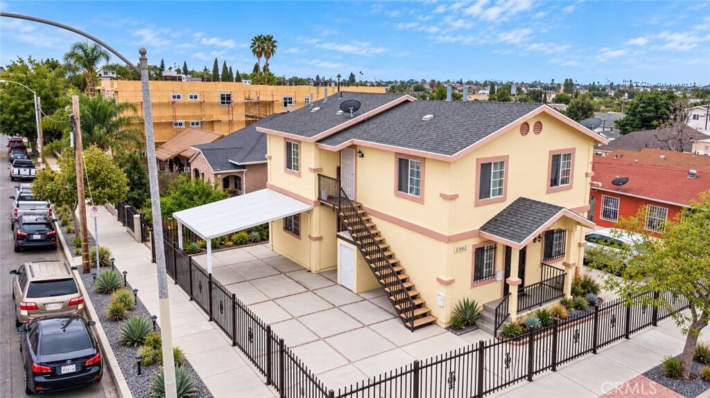 Property Photo:  2500 Fairmount  CA 90033 