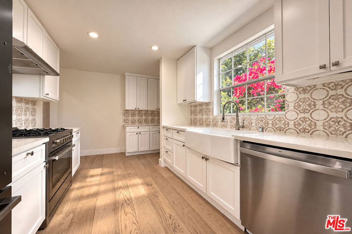 Property Photo:  5143 Newcastle Avenue  CA 91316 