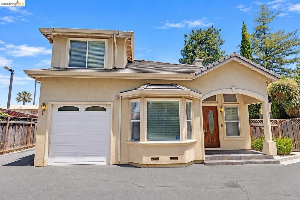 Property Photo: 35 Amherst Ct CA 94025