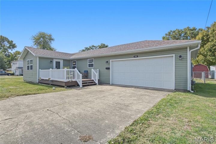 Property Photo: 1905 N Jackson Street IL 62056
