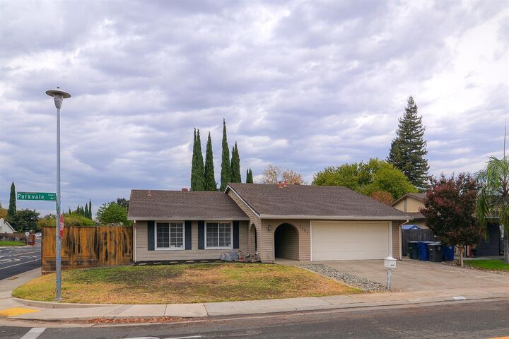 Property Photo: 7301 Parkvale Way CA 95621