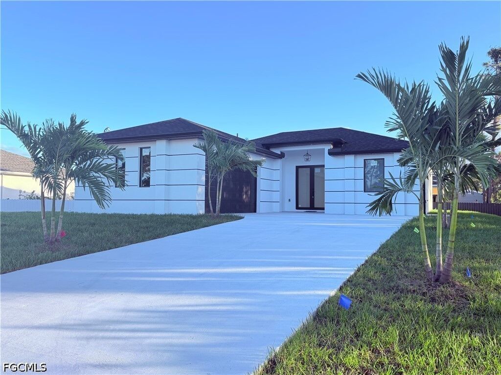 Property Photo:  194 Karlow Avenue  FL 33974 
