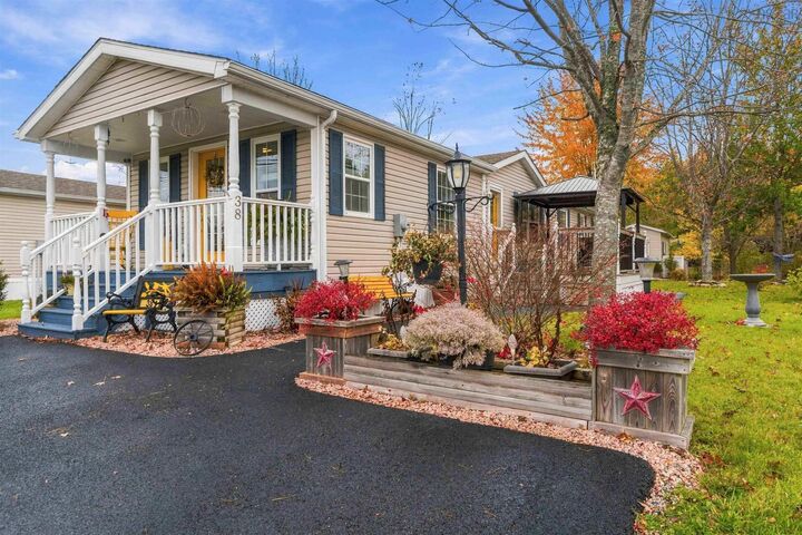 Property Photo: 38 Irven Drive NS B0N 2T0