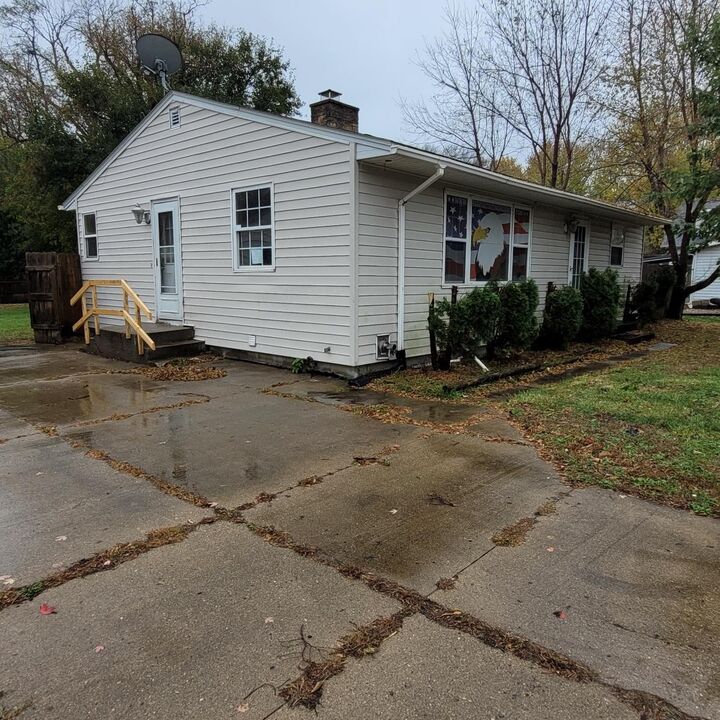 Property Photo:  1112 8th Avenue N  MN 56081 