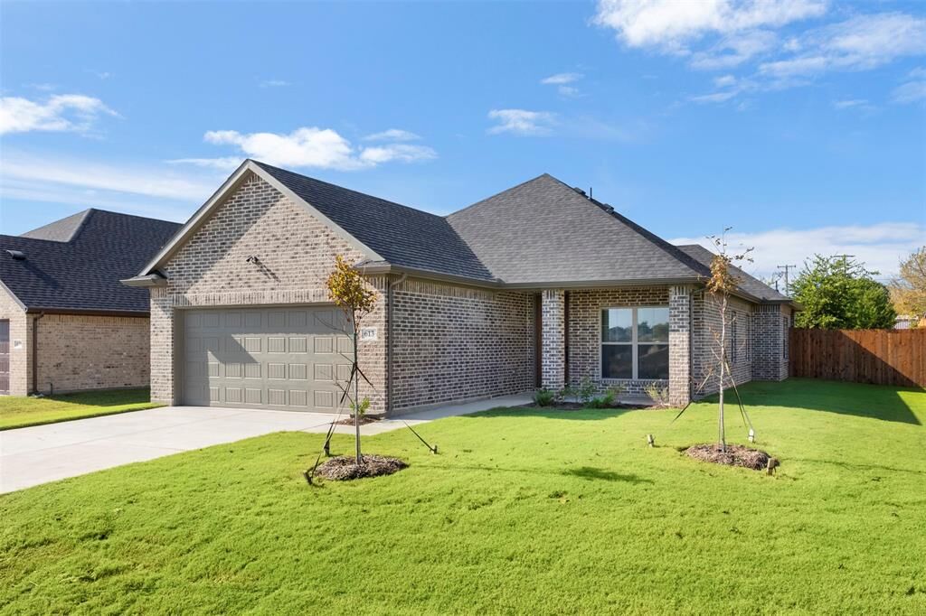 Property Photo:  613 Escovedo Drive  TX 76651 