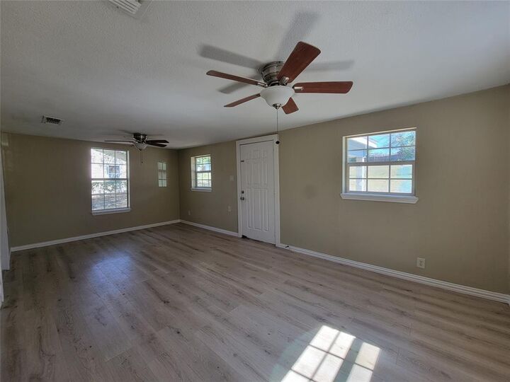 Property Photo: 1415 Roberts Cut Off Road TX 76114