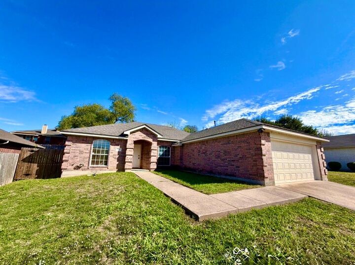 Property Photo:  1121 Doreen Street  TX 76108 