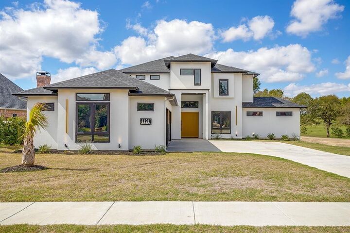 Property Photo: 1121 Wishing Well Court TX 75104