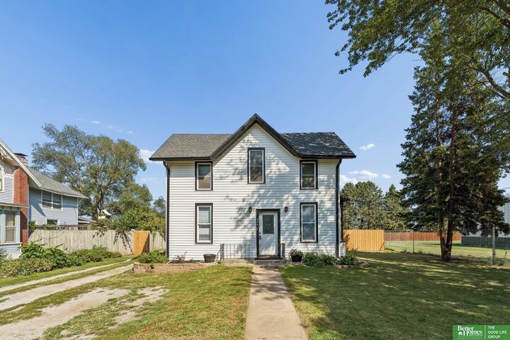 Property Photo:  904 Main Street  IA 51653 