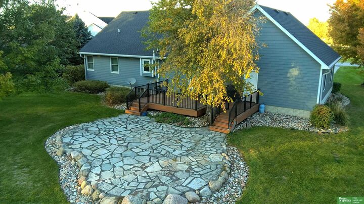 Property Photo: 1352 Lakeview Court NE 68401